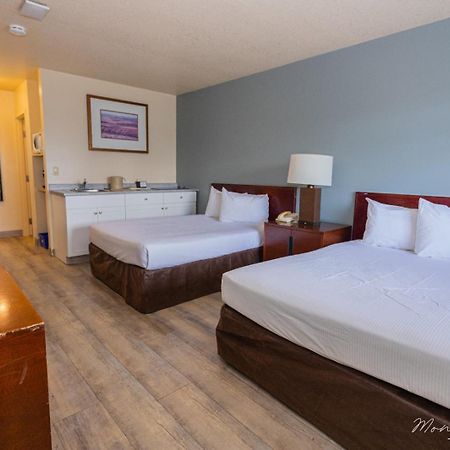 Empire Inn & Suites Penhold 외부 사진