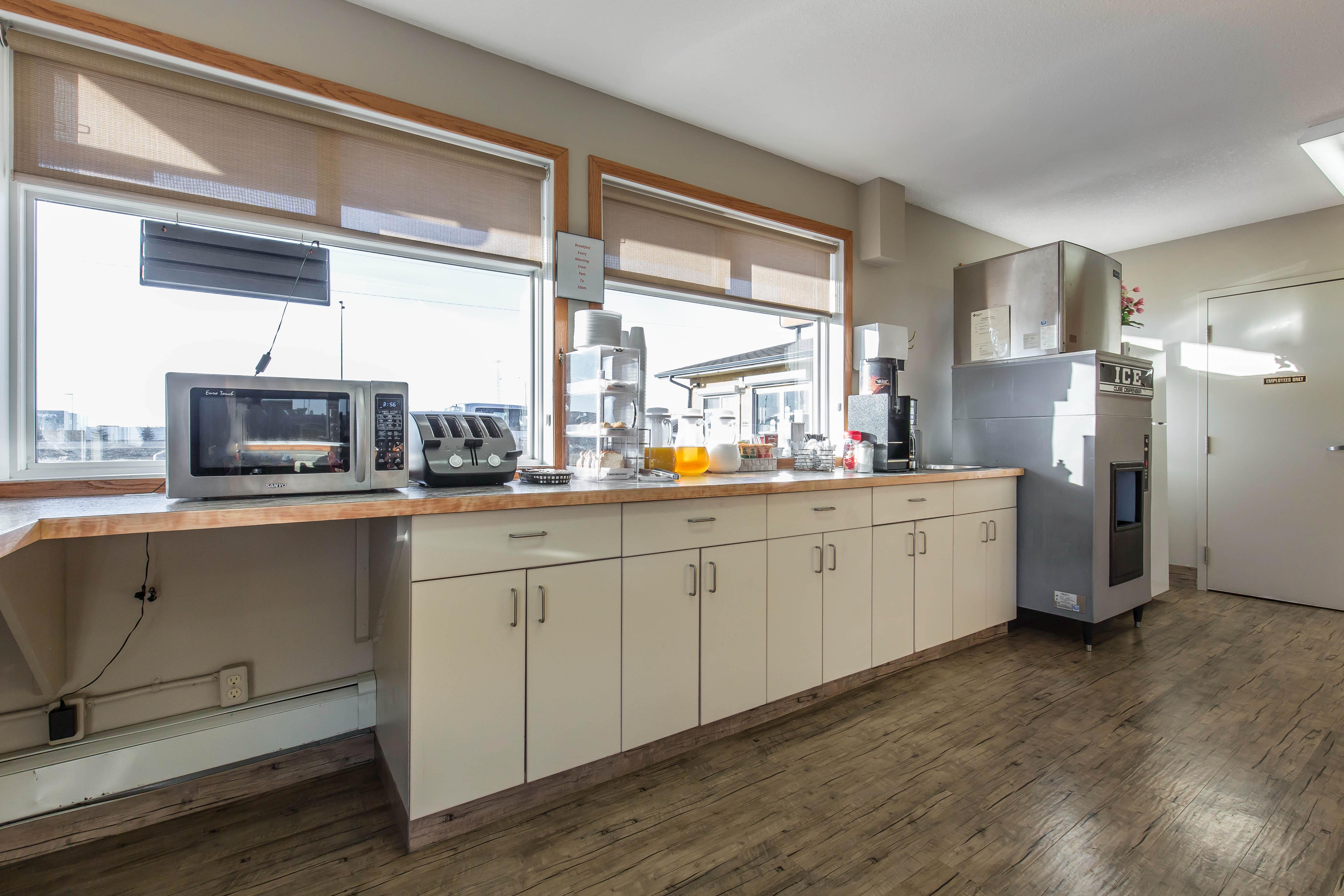 Empire Inn & Suites Penhold 외부 사진