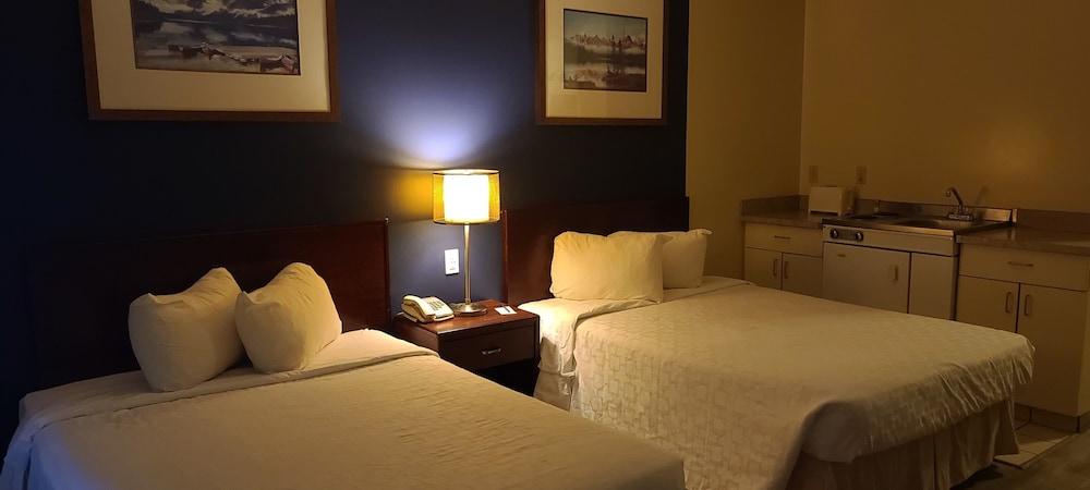 Empire Inn & Suites Penhold 외부 사진