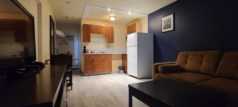 Empire Inn & Suites Penhold 외부 사진