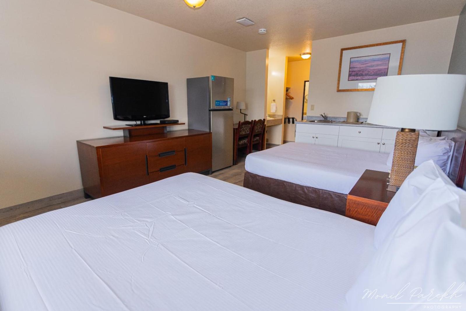 Empire Inn & Suites Penhold 외부 사진