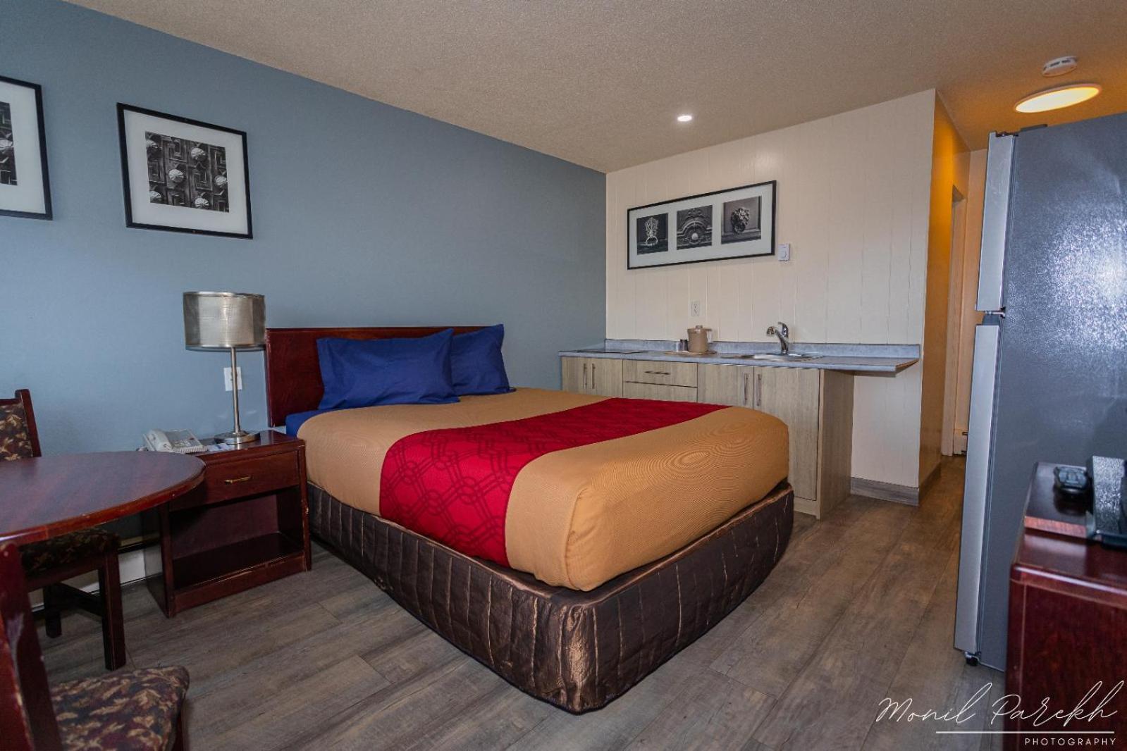 Empire Inn & Suites Penhold 외부 사진