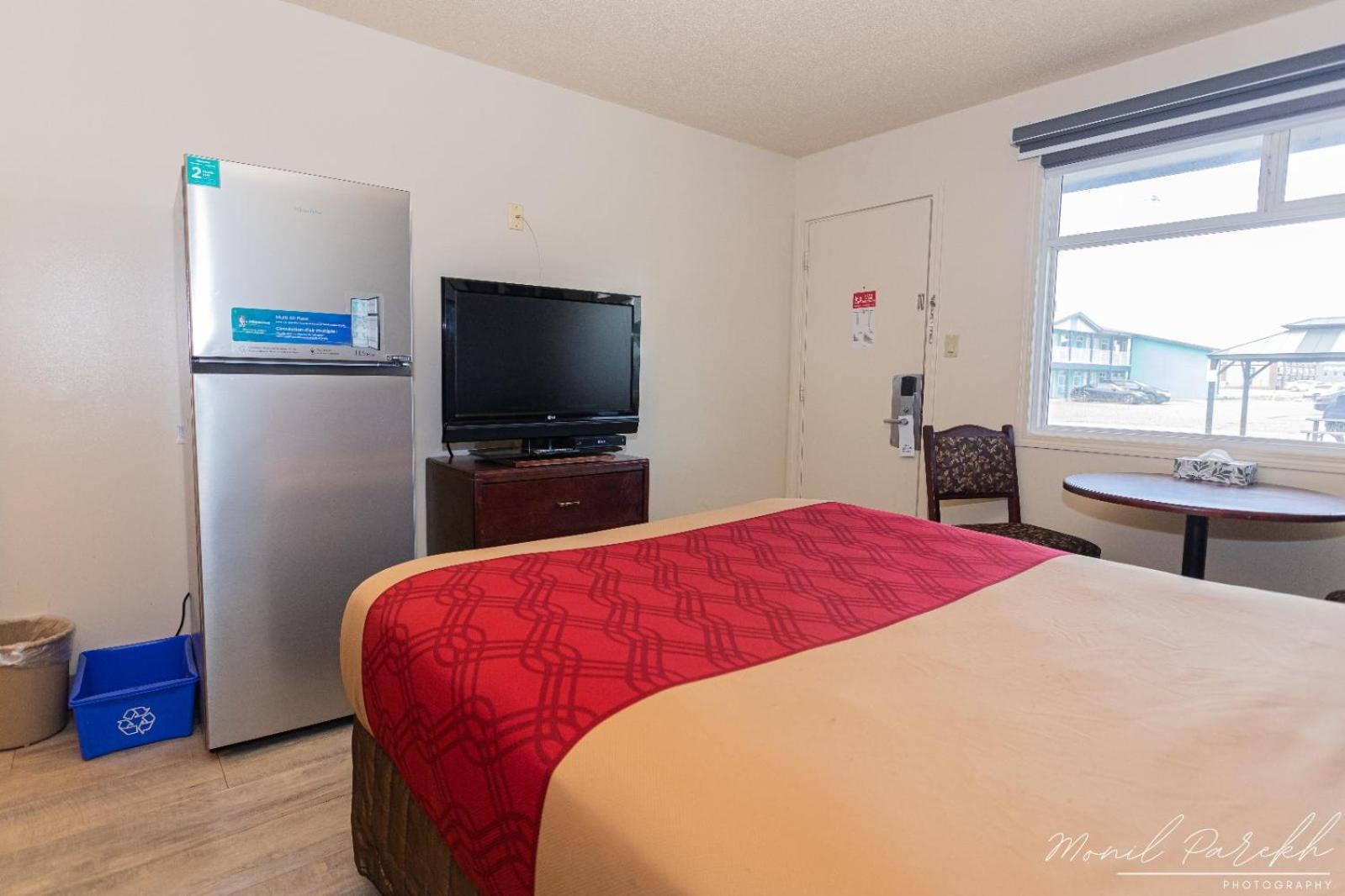 Empire Inn & Suites Penhold 외부 사진