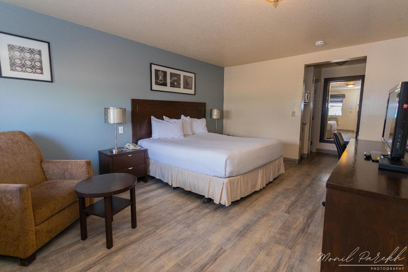 Empire Inn & Suites Penhold 외부 사진