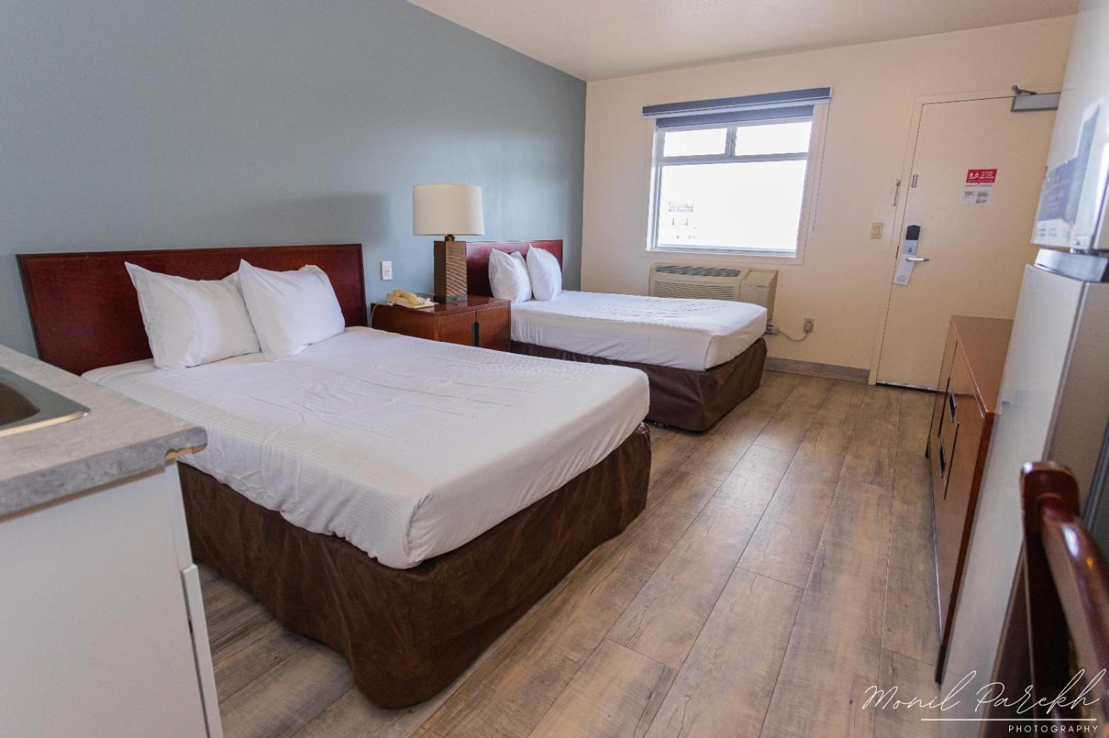 Empire Inn & Suites Penhold 외부 사진