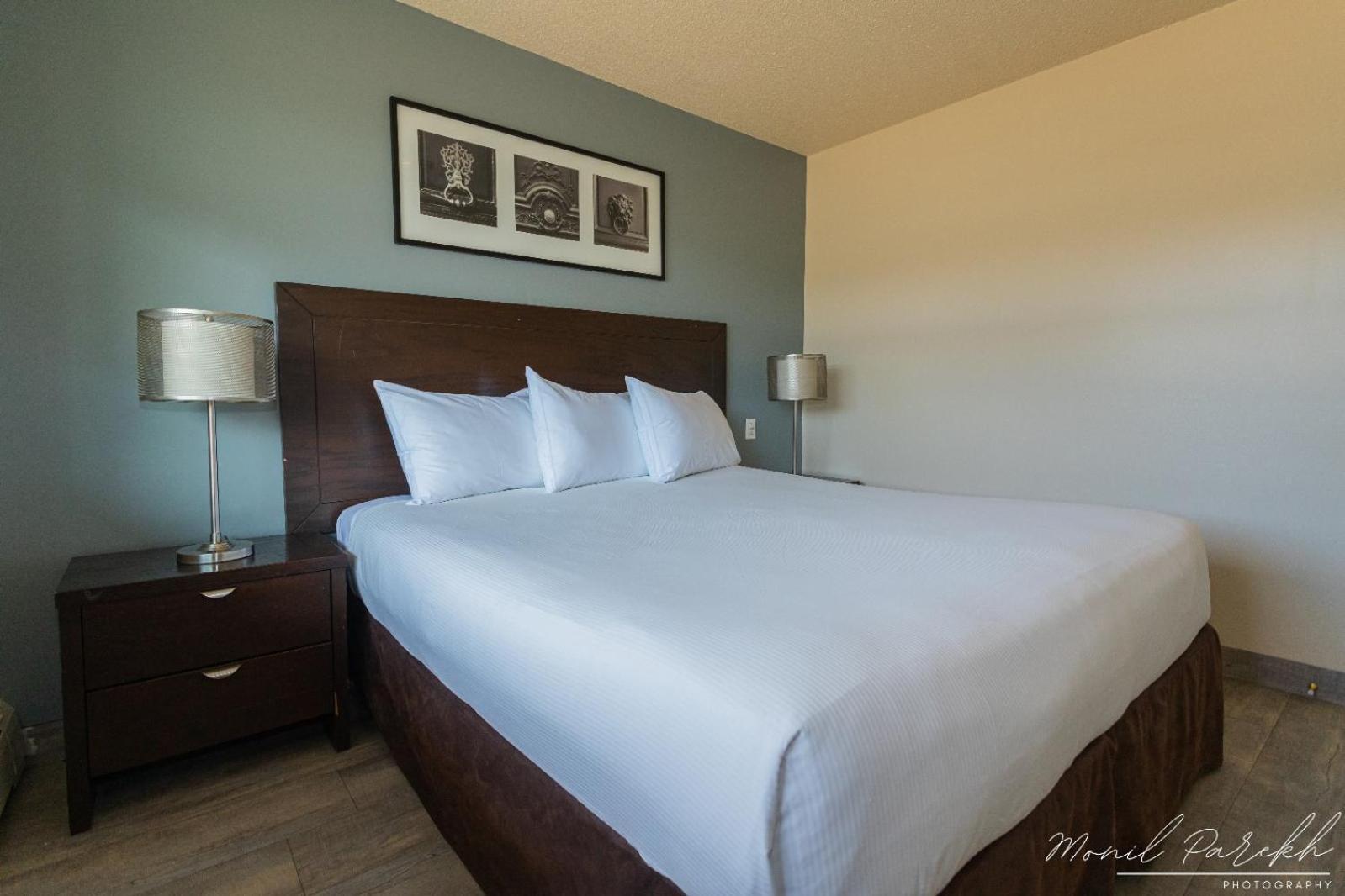 Empire Inn & Suites Penhold 외부 사진
