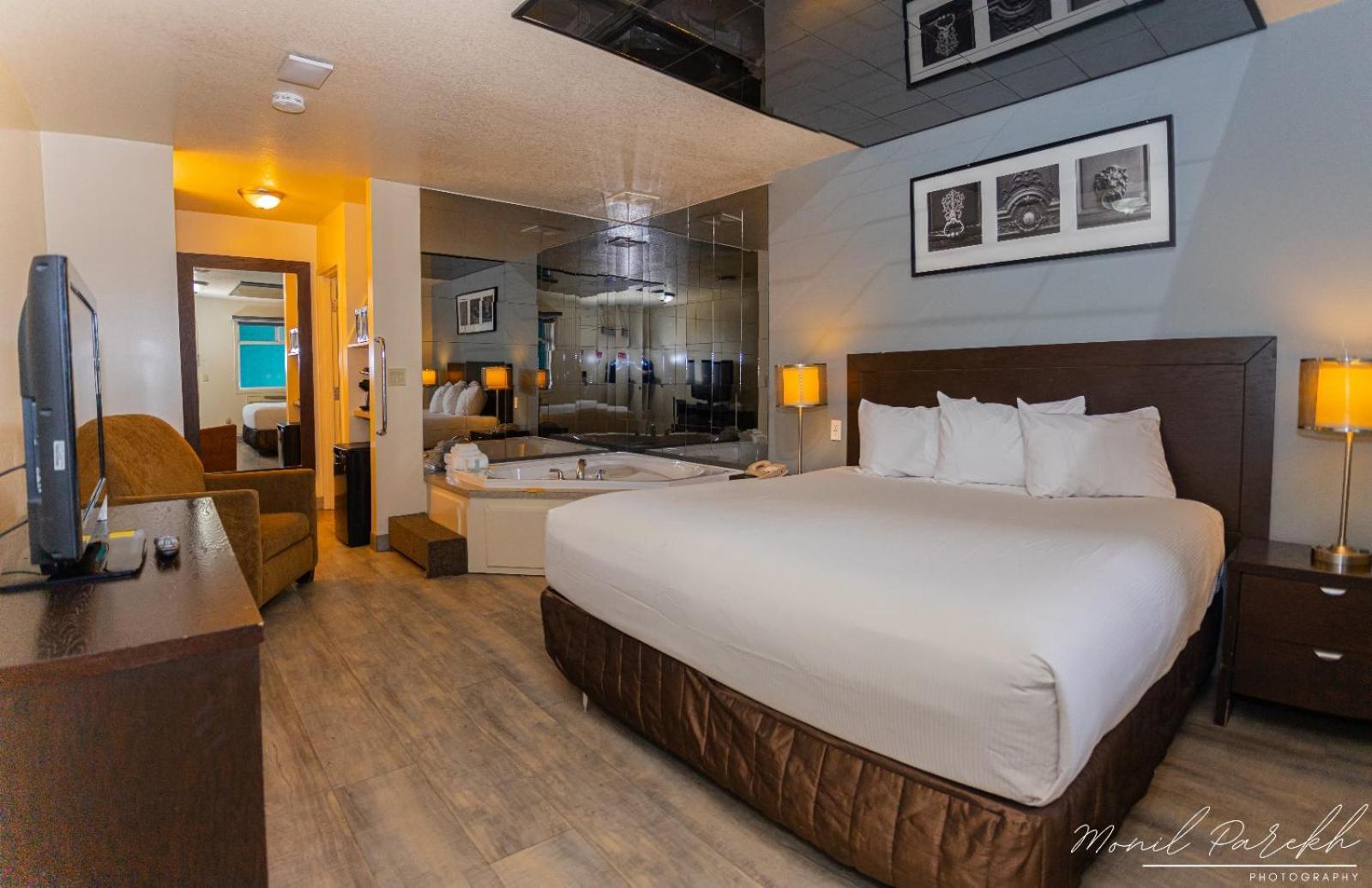 Empire Inn & Suites Penhold 외부 사진