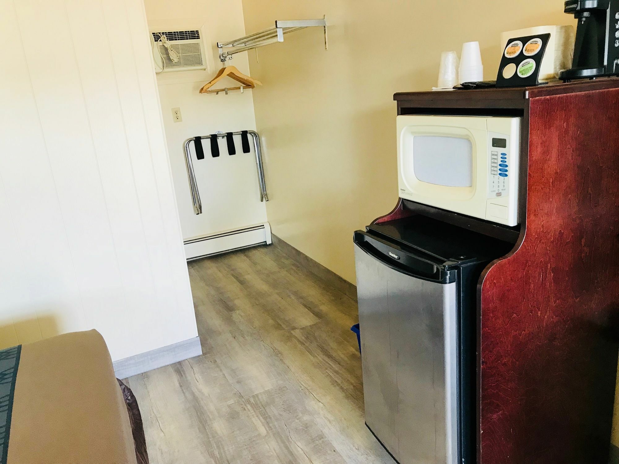 Empire Inn & Suites Penhold 외부 사진