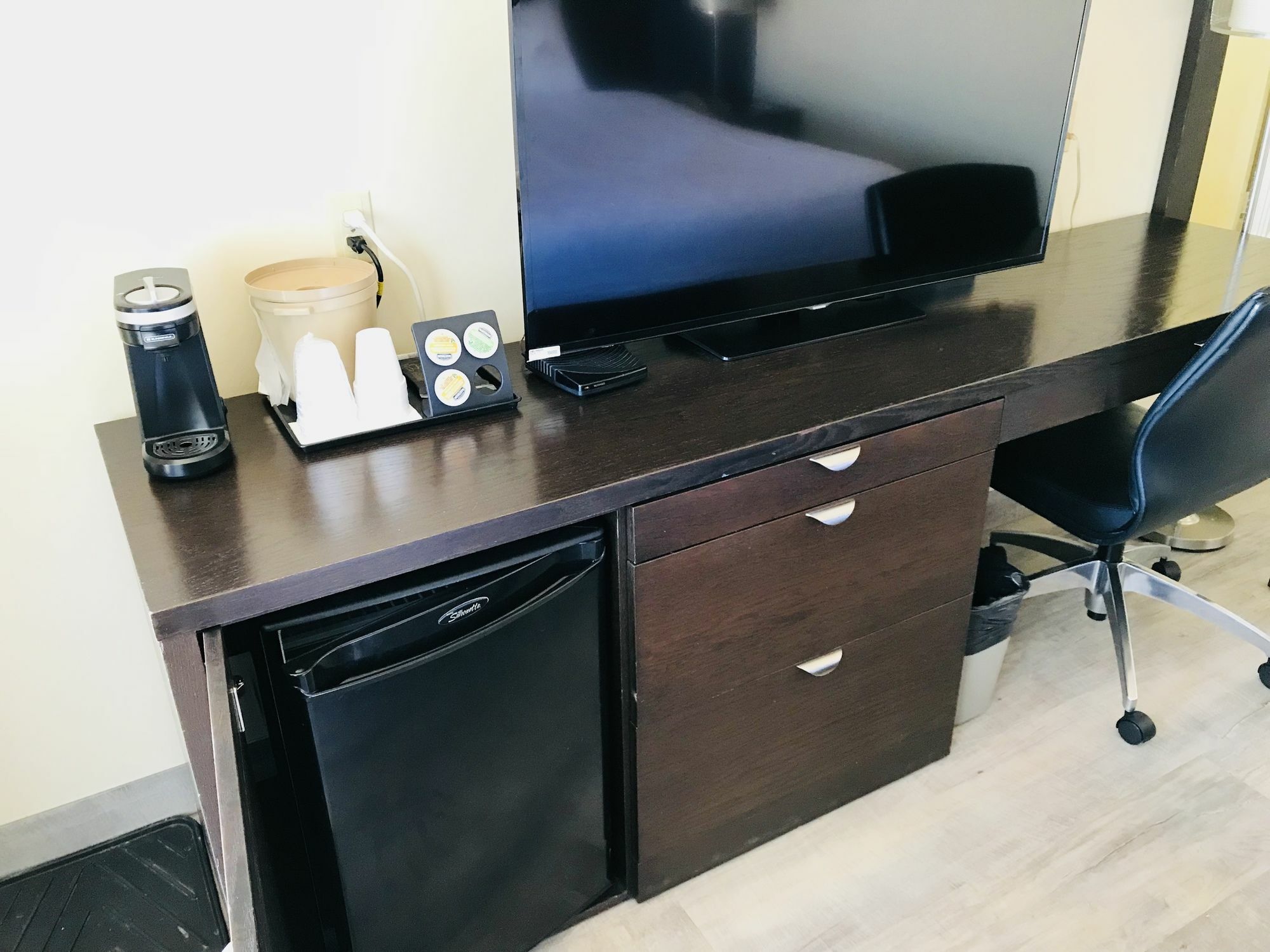 Empire Inn & Suites Penhold 외부 사진