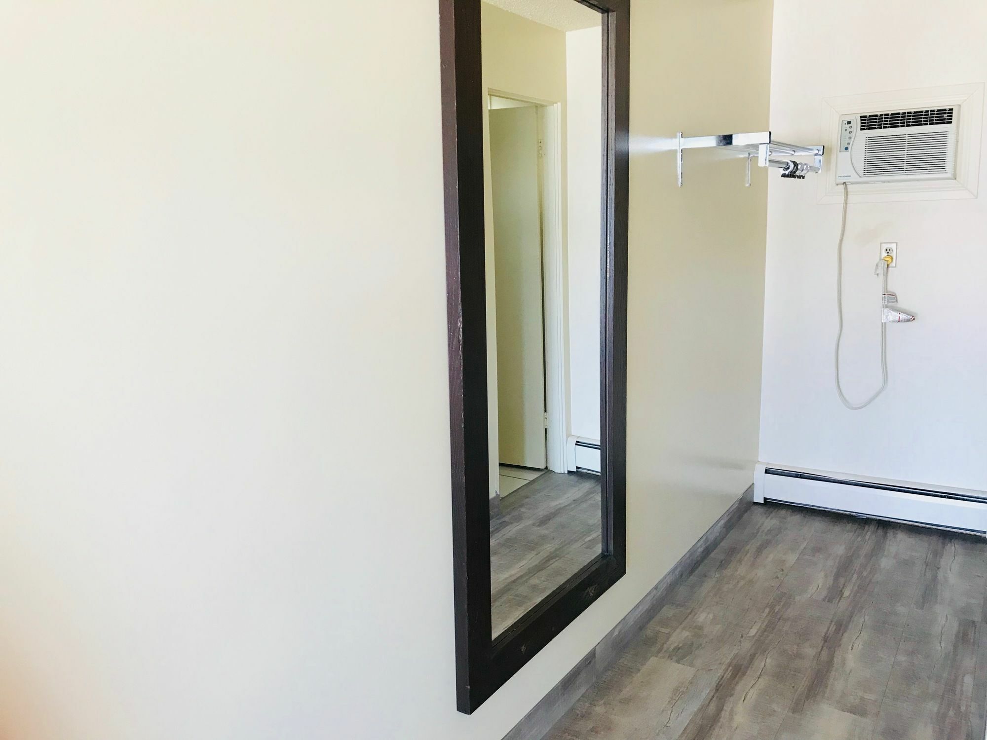 Empire Inn & Suites Penhold 외부 사진