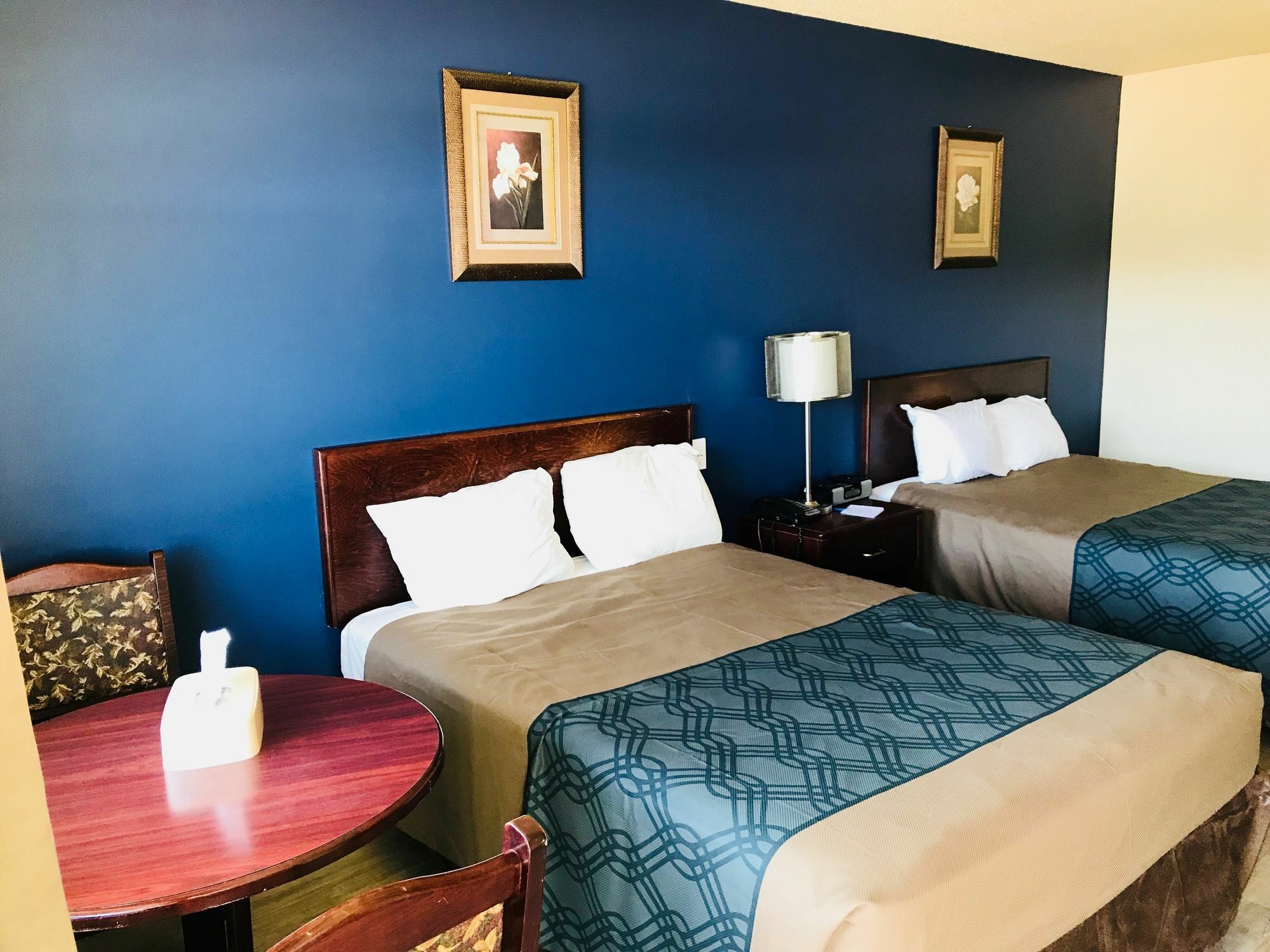 Empire Inn & Suites Penhold 외부 사진