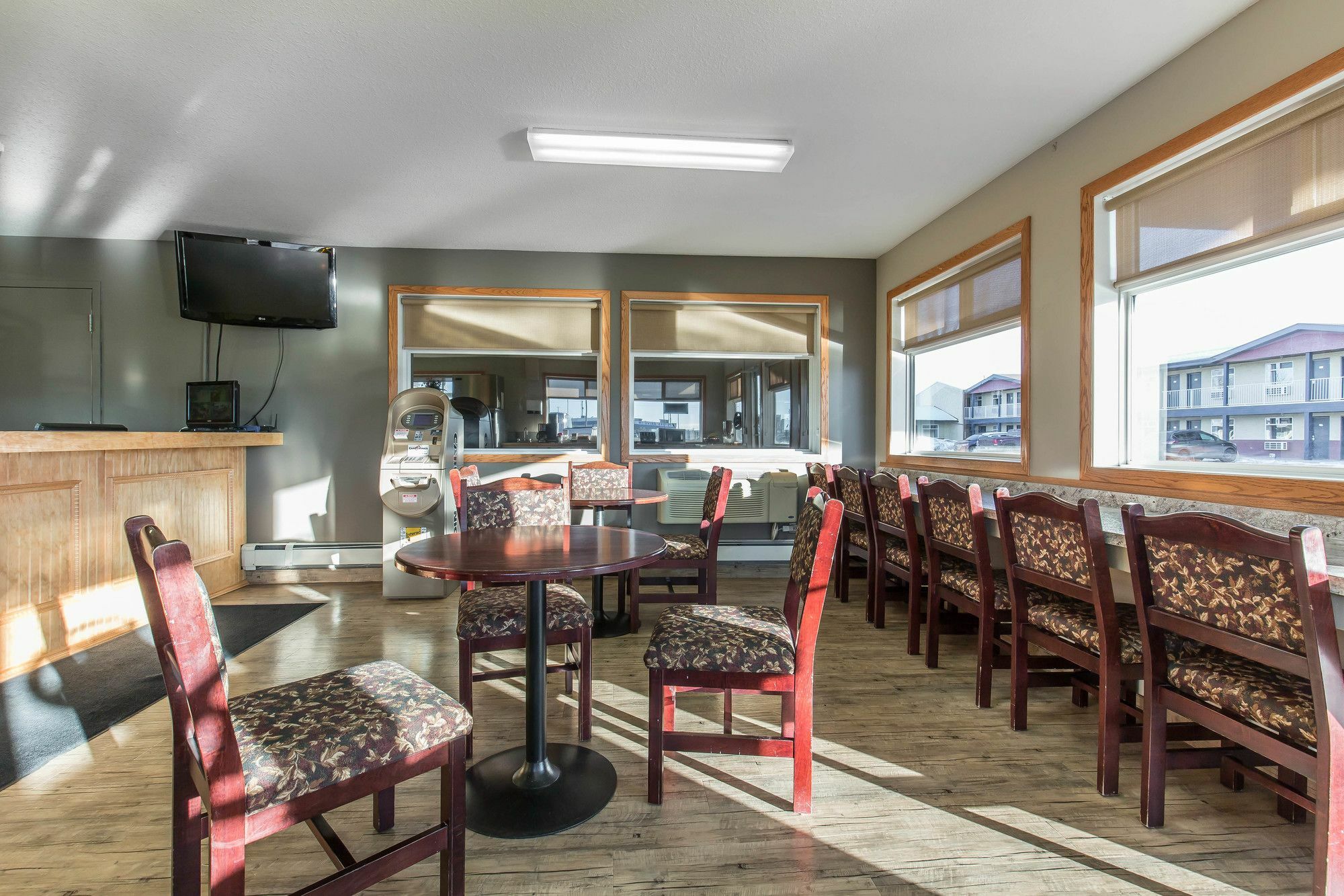 Empire Inn & Suites Penhold 외부 사진
