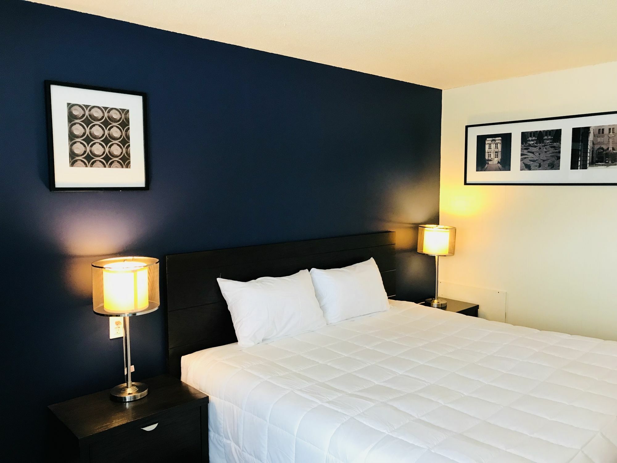 Empire Inn & Suites Penhold 외부 사진