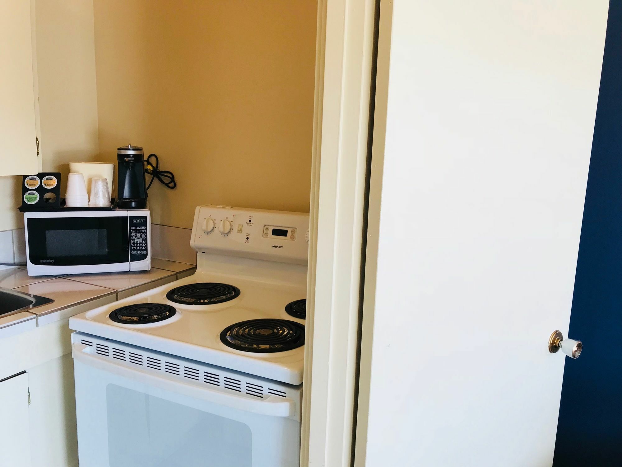 Empire Inn & Suites Penhold 외부 사진