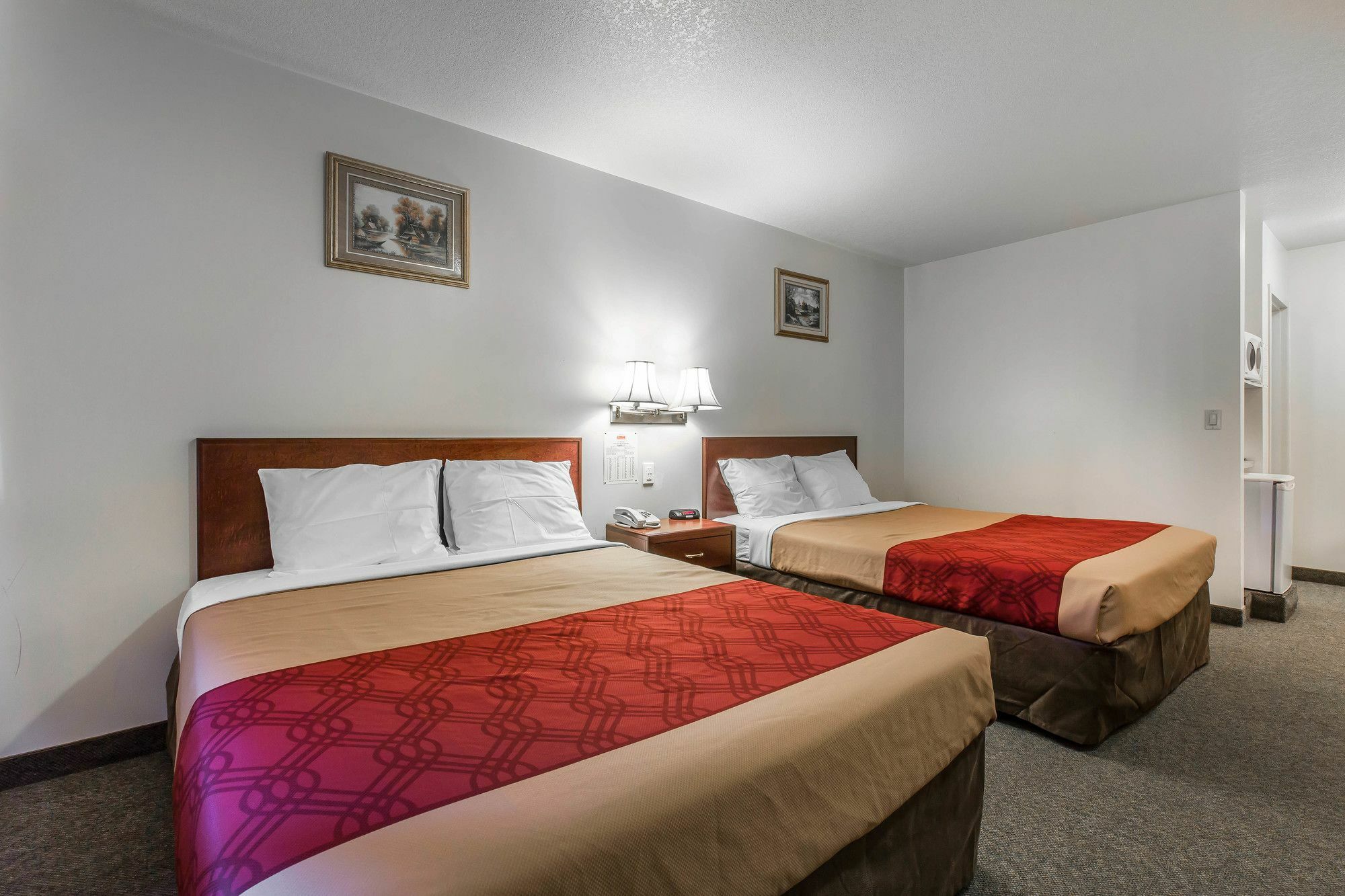 Empire Inn & Suites Penhold 외부 사진
